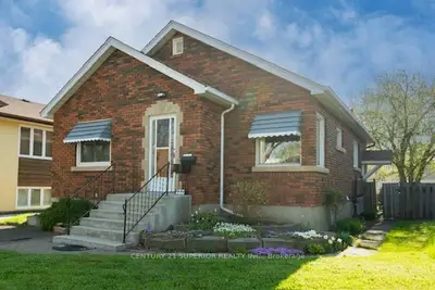 Detached in Thunder Bay
