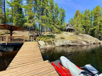Detached in Kenora