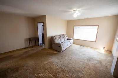 Detached in Thunder Bay