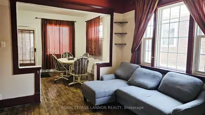 Detached in Thunder Bay