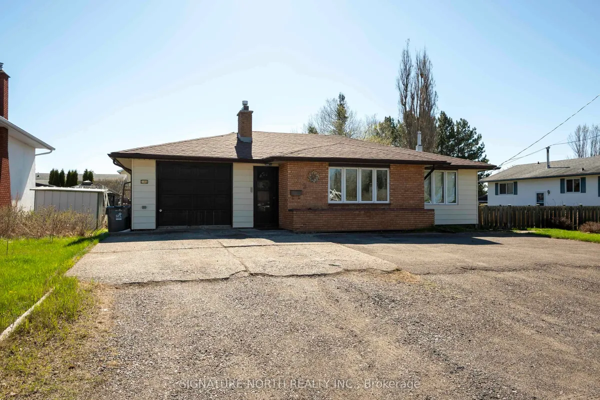 Detached in Thunder Bay