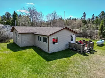 Detached in Kenora