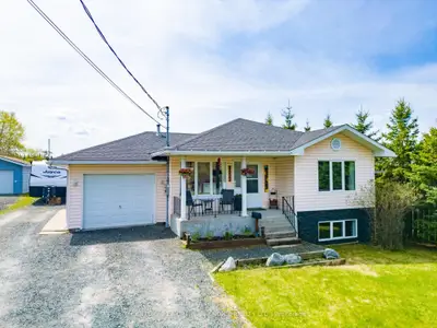 Detached in Kenora