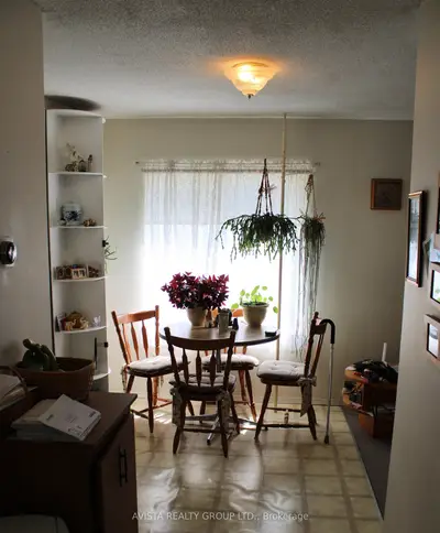 Detached in Thunder Bay