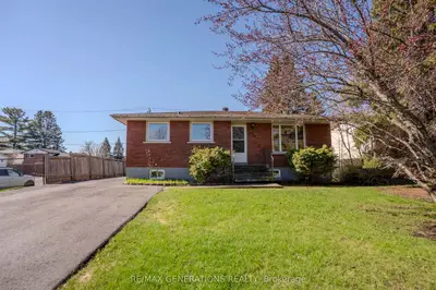 Detached in Thunder Bay