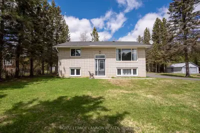 Detached in Thunder Bay