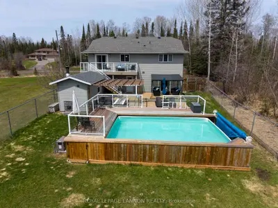 Detached in Thunder Bay
