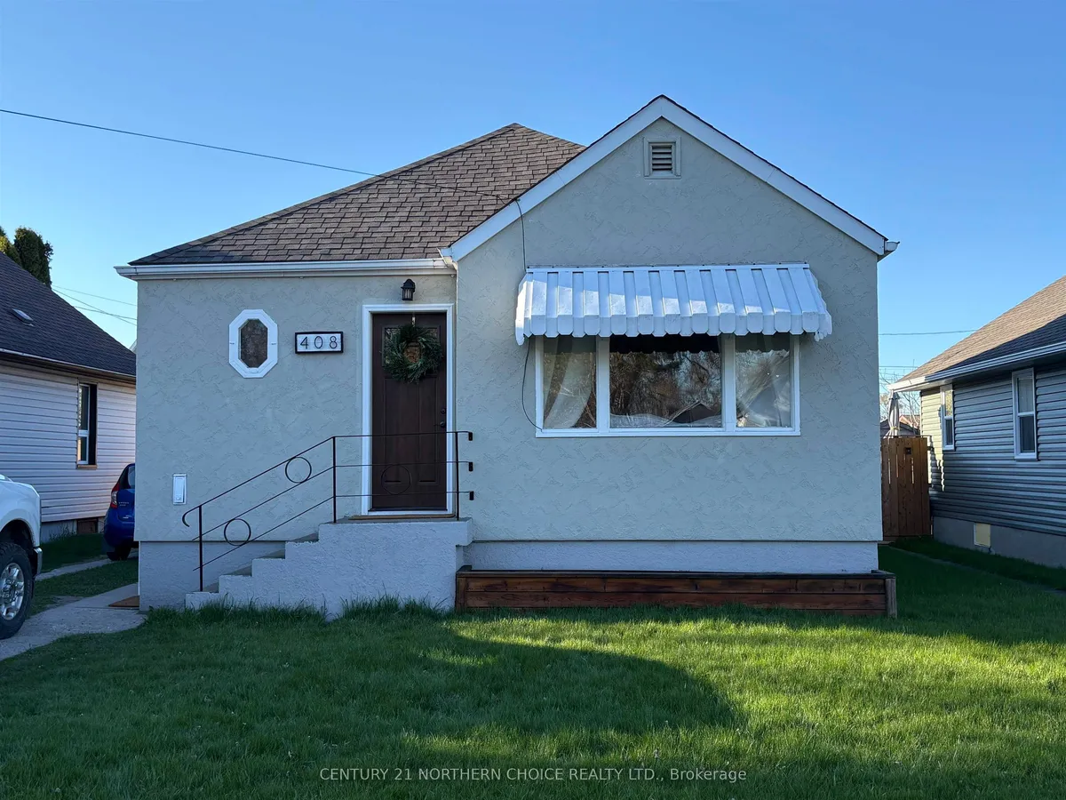Detached in Fort Frances