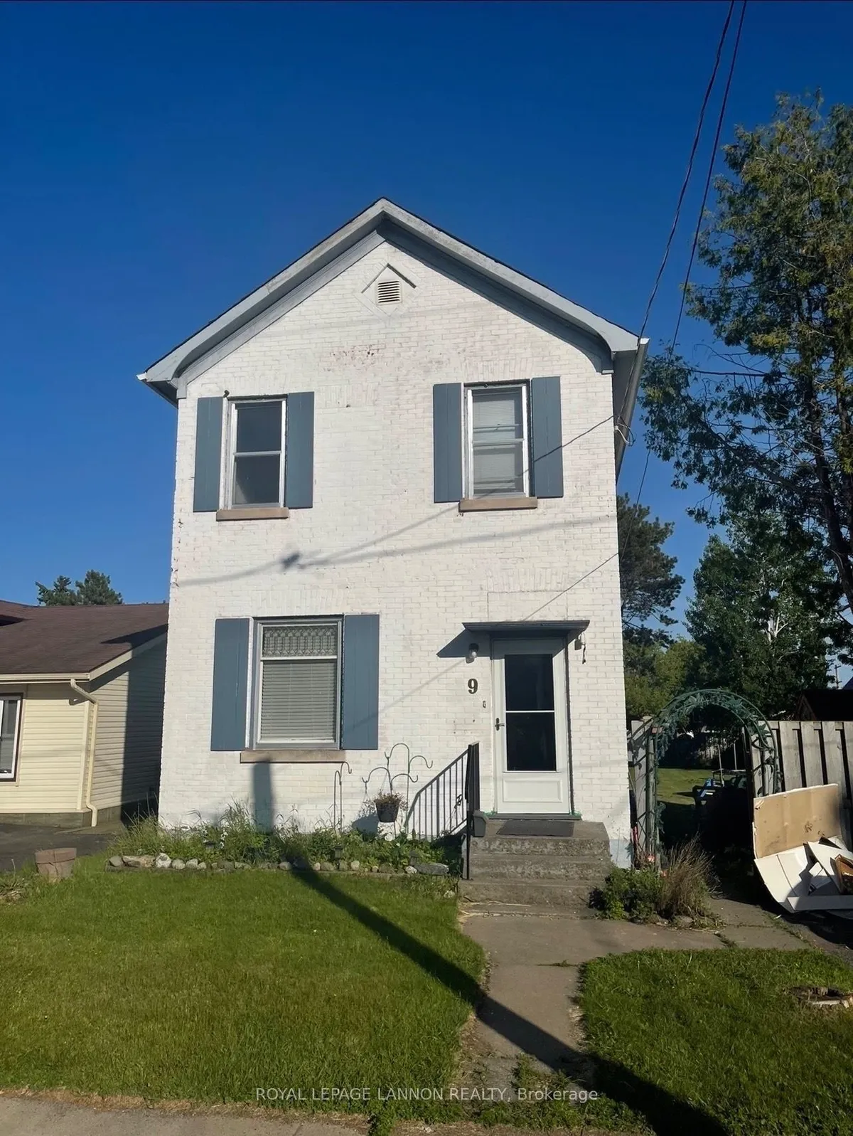 Detached in Thunder Bay