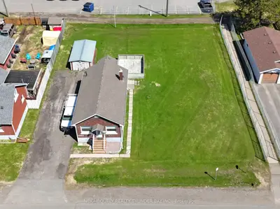 Detached in Thunder Bay