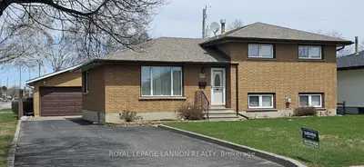 Detached in Thunder Bay
