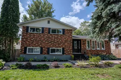 Detached in Thunder Bay