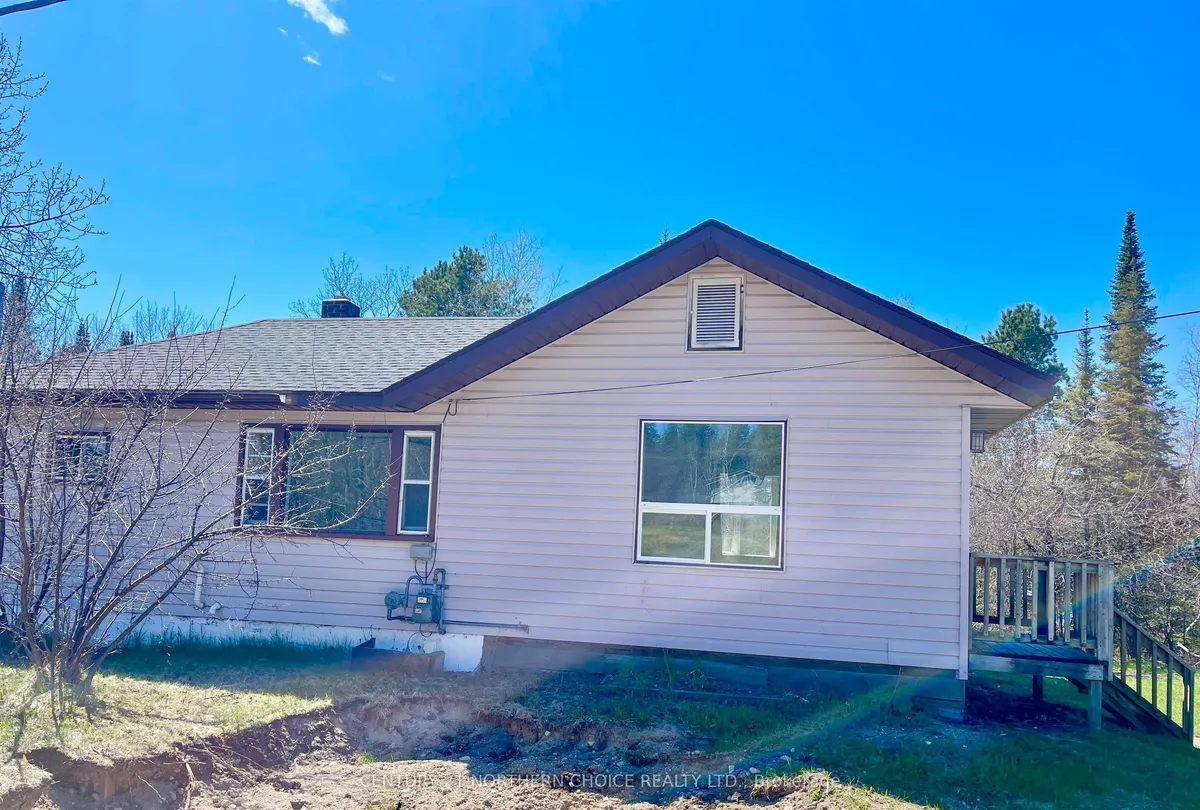 Detached in Machin