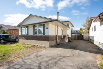 Detached in Thunder Bay