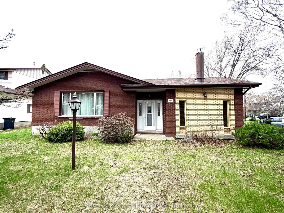 Detached in Thunder Bay
