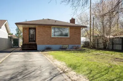 Detached in Thunder Bay