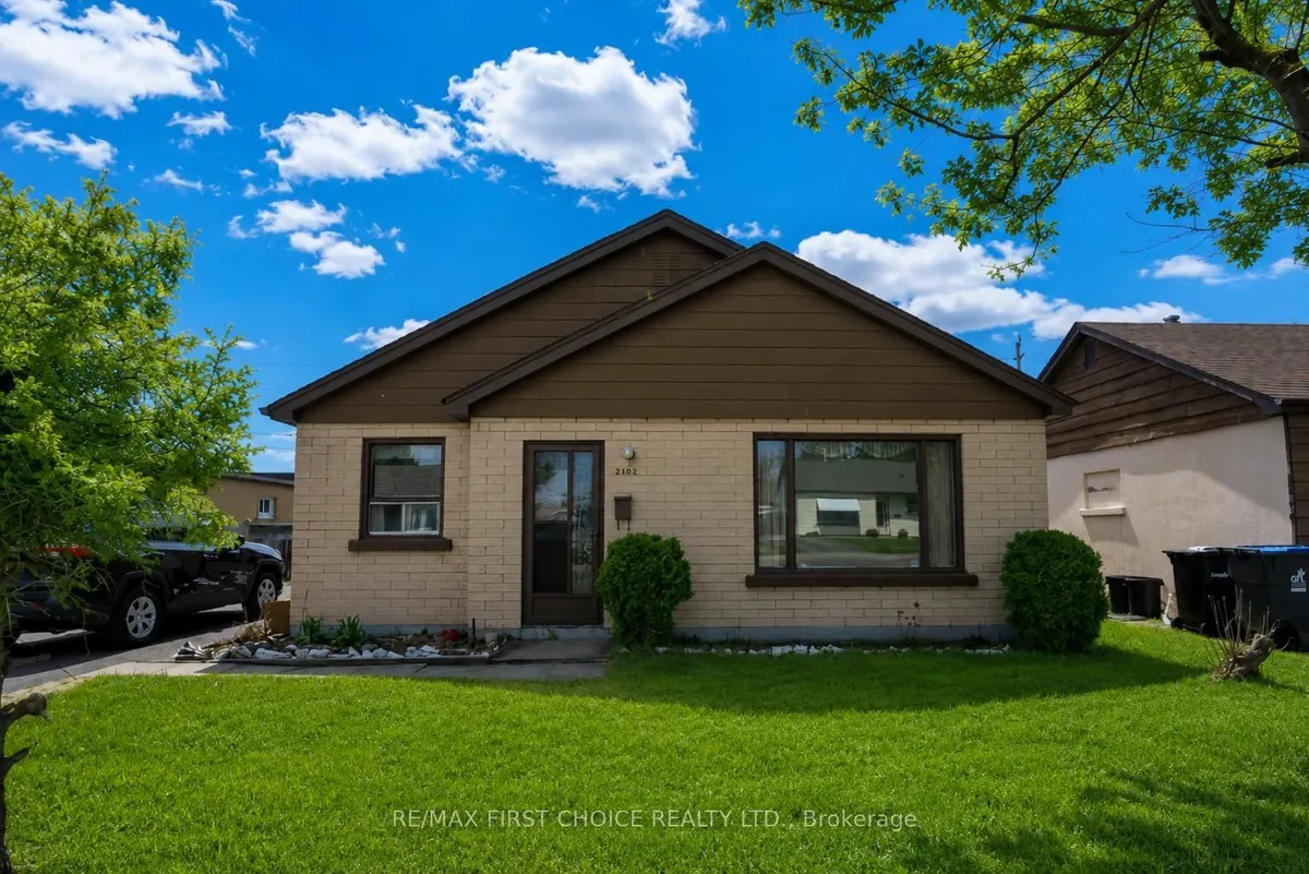 Detached in Thunder Bay