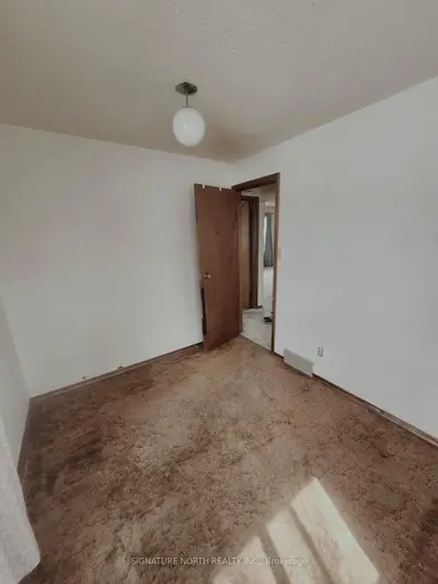 Detached in Thunder Bay