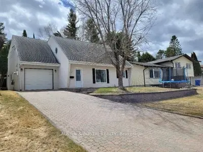 Detached in Dryden