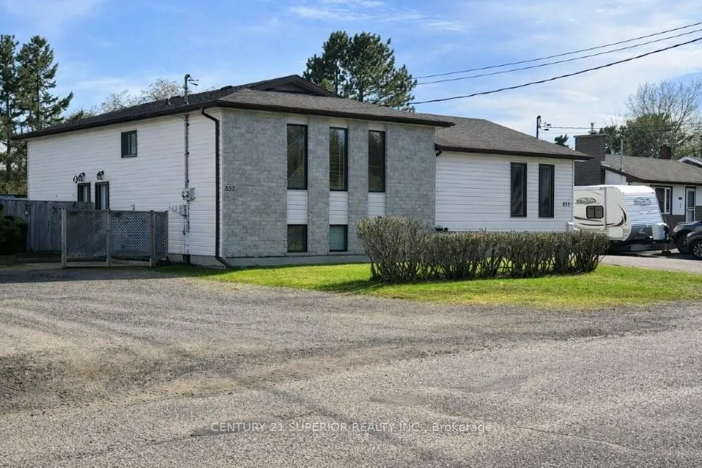 Duplex in Thunder Bay