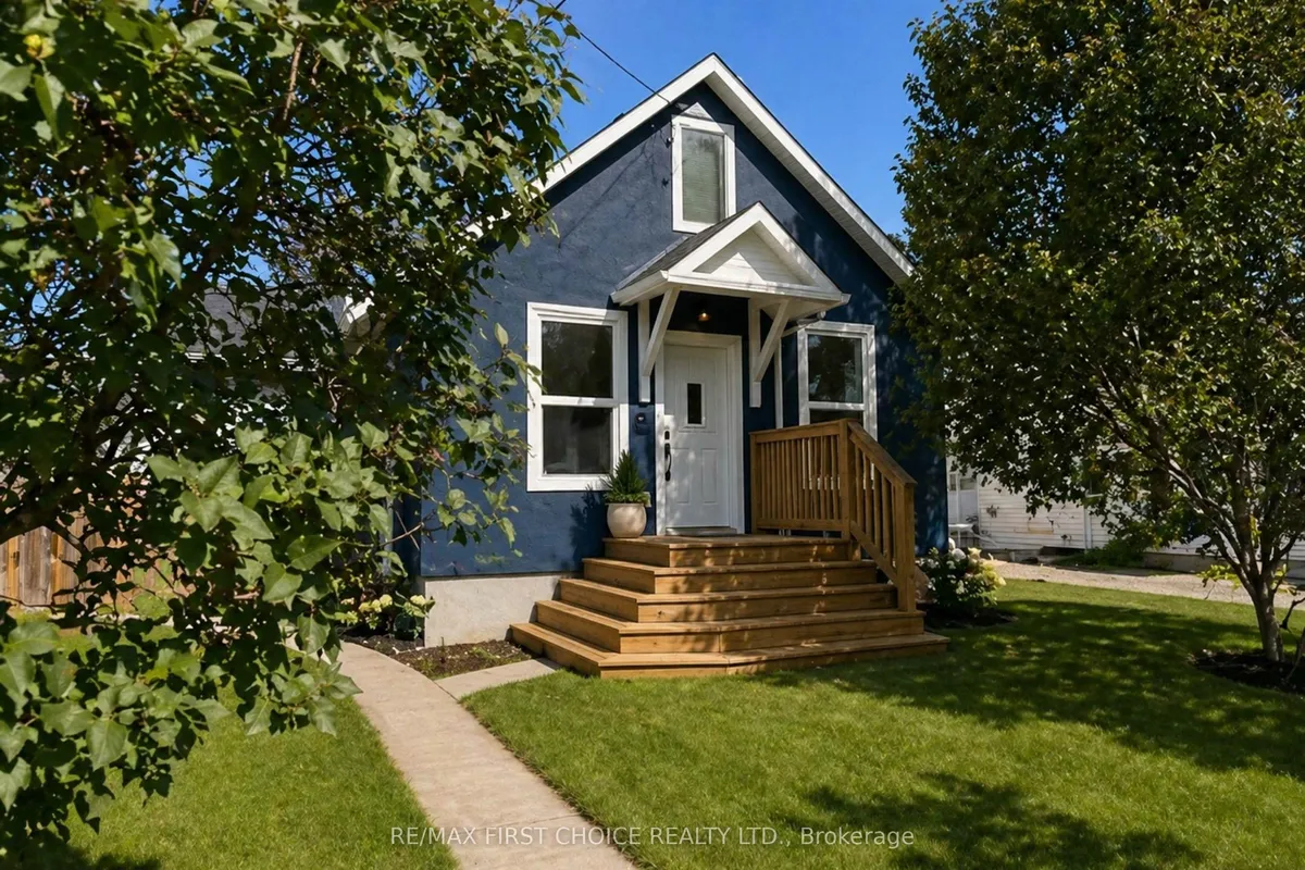 Detached in Fort Frances