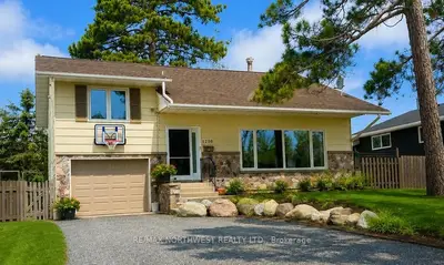 Detached in Kenora
