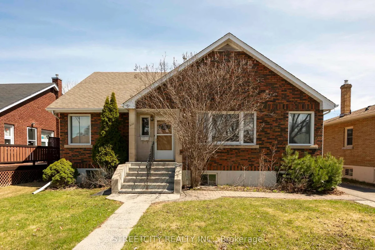 Detached in Thunder Bay
