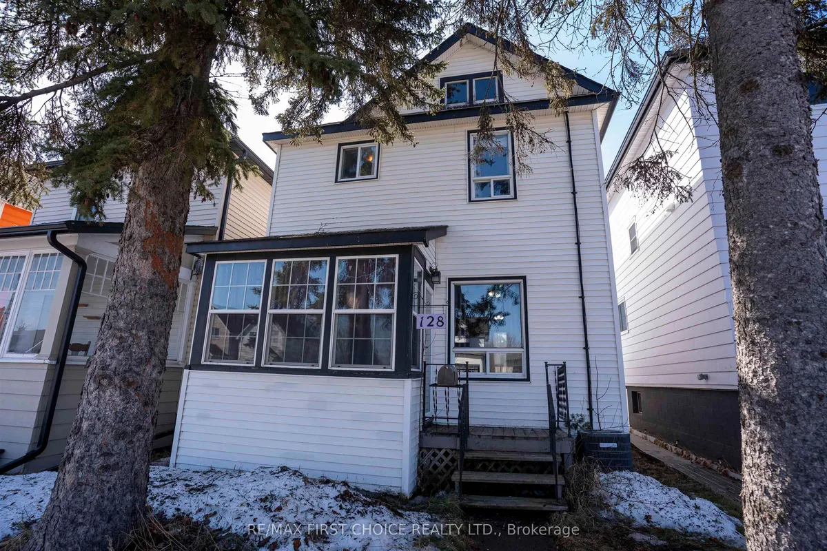 Detached in Thunder Bay