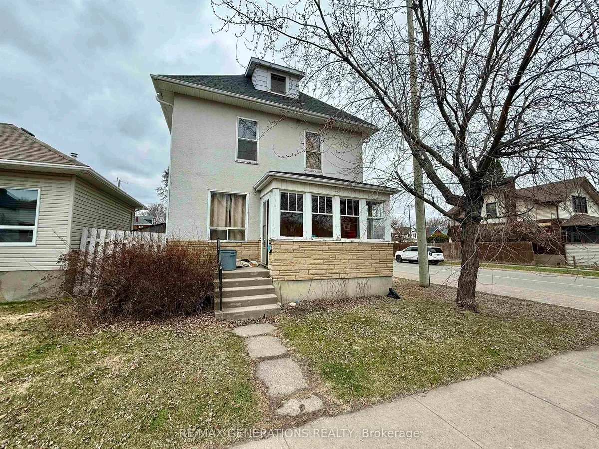 Detached in Thunder Bay