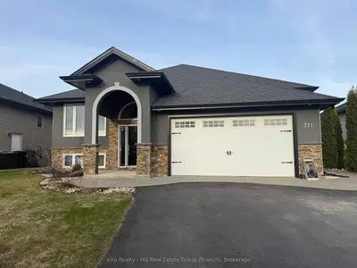 Detached in Thunder Bay