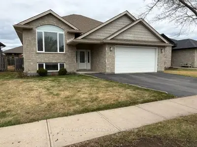 Detached in Thunder Bay
