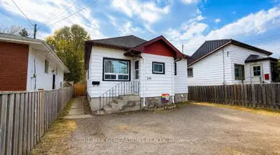 Detached in Thunder Bay
