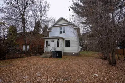 Detached in Thunder Bay