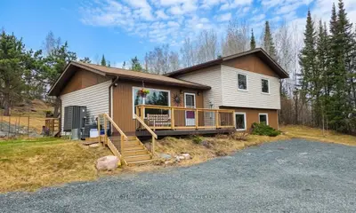Detached in Kenora
