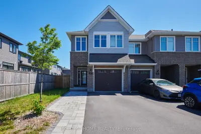 Att/Row/Townhouse in Blossom Park - Airport and Area
