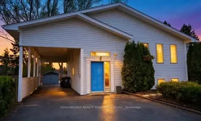 Detached in Thunder Bay