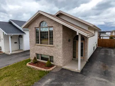 Detached in Thunder Bay