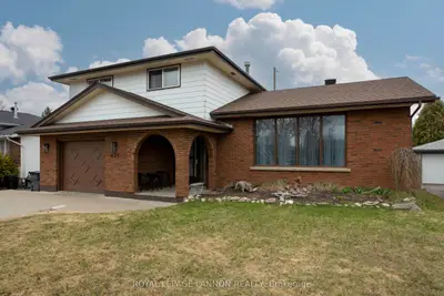 Detached in Thunder Bay