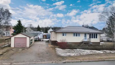 Detached in Greenstone