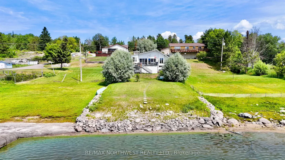 Detached in Kenora