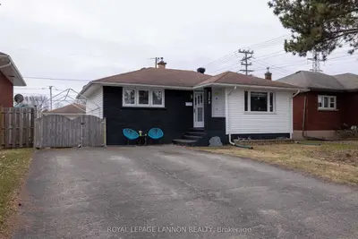 Detached in Thunder Bay