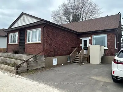 Detached in Thunder Bay
