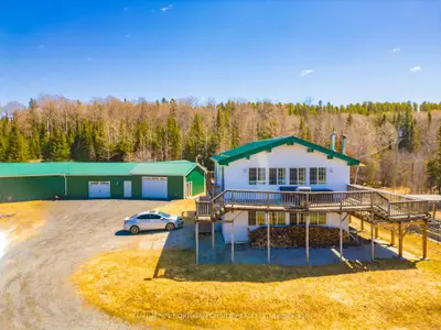 Detached in Kenora