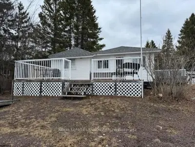 Detached in Shuniah