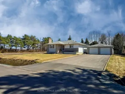 Detached in Thunder Bay