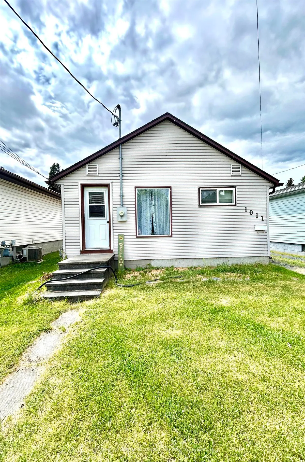 Detached in Fort Frances