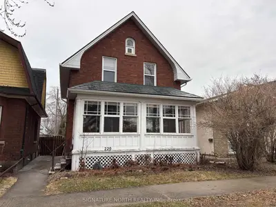 Detached in Thunder Bay