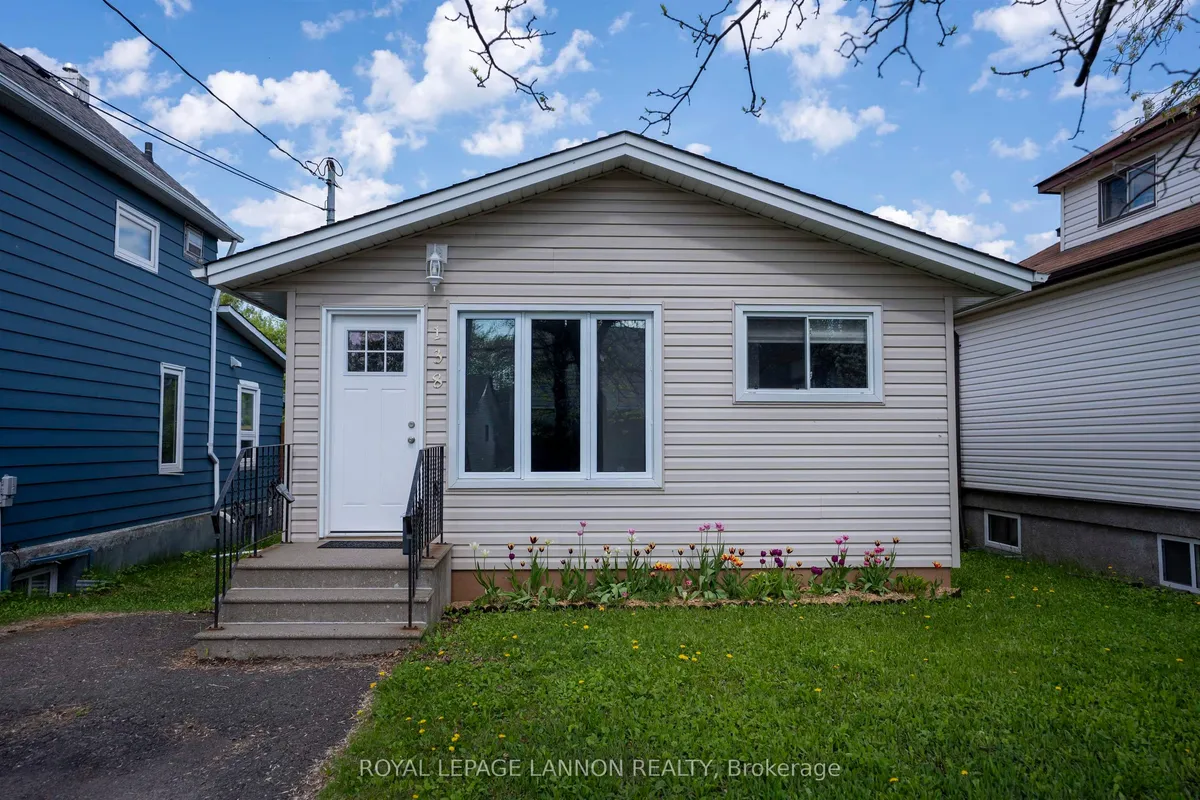 Detached in Thunder Bay
