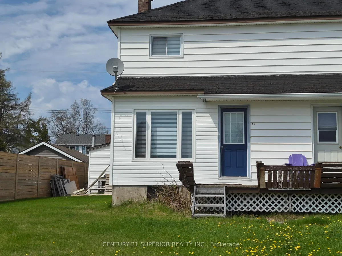 Semi-Detached in Marathon