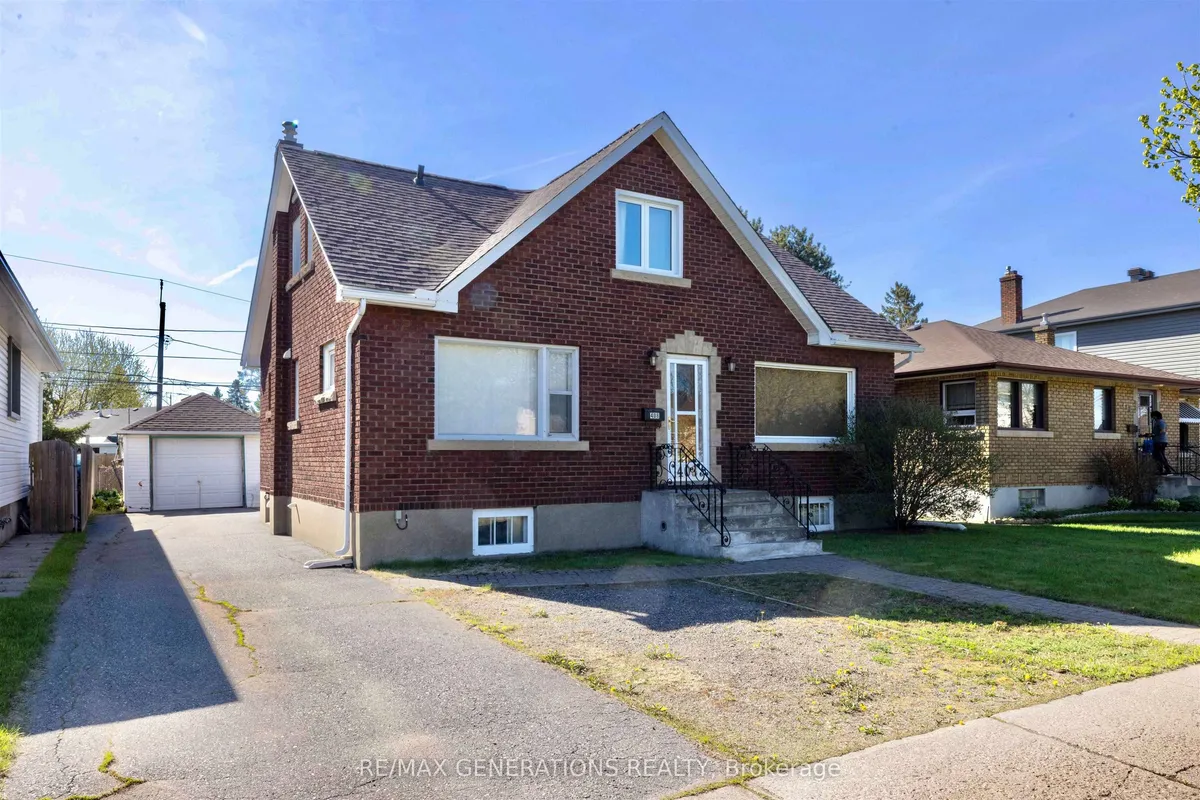 Detached in Thunder Bay